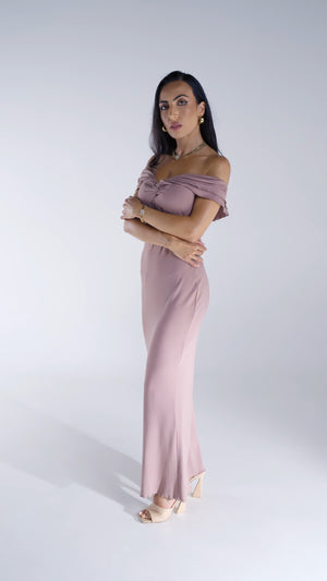 Robe longue moulante épaules dénudées couleur marron chocolat – par EXCUS paris