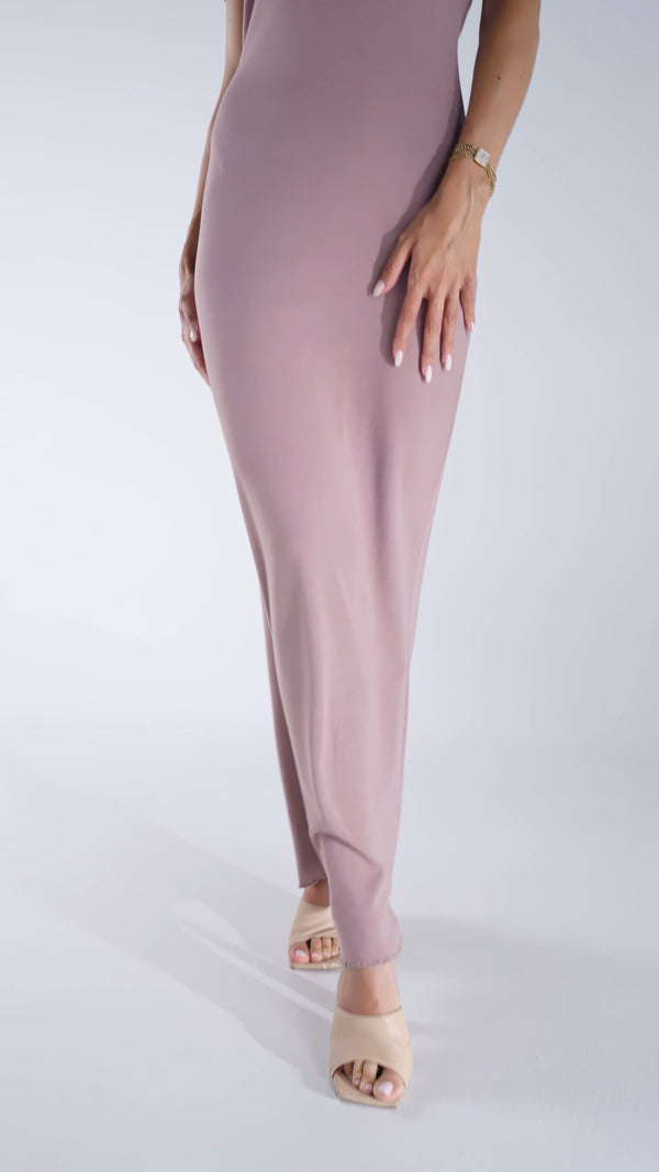 Robe longue moulante épaules dénudées couleur marron chocolat – par EXCUS paris